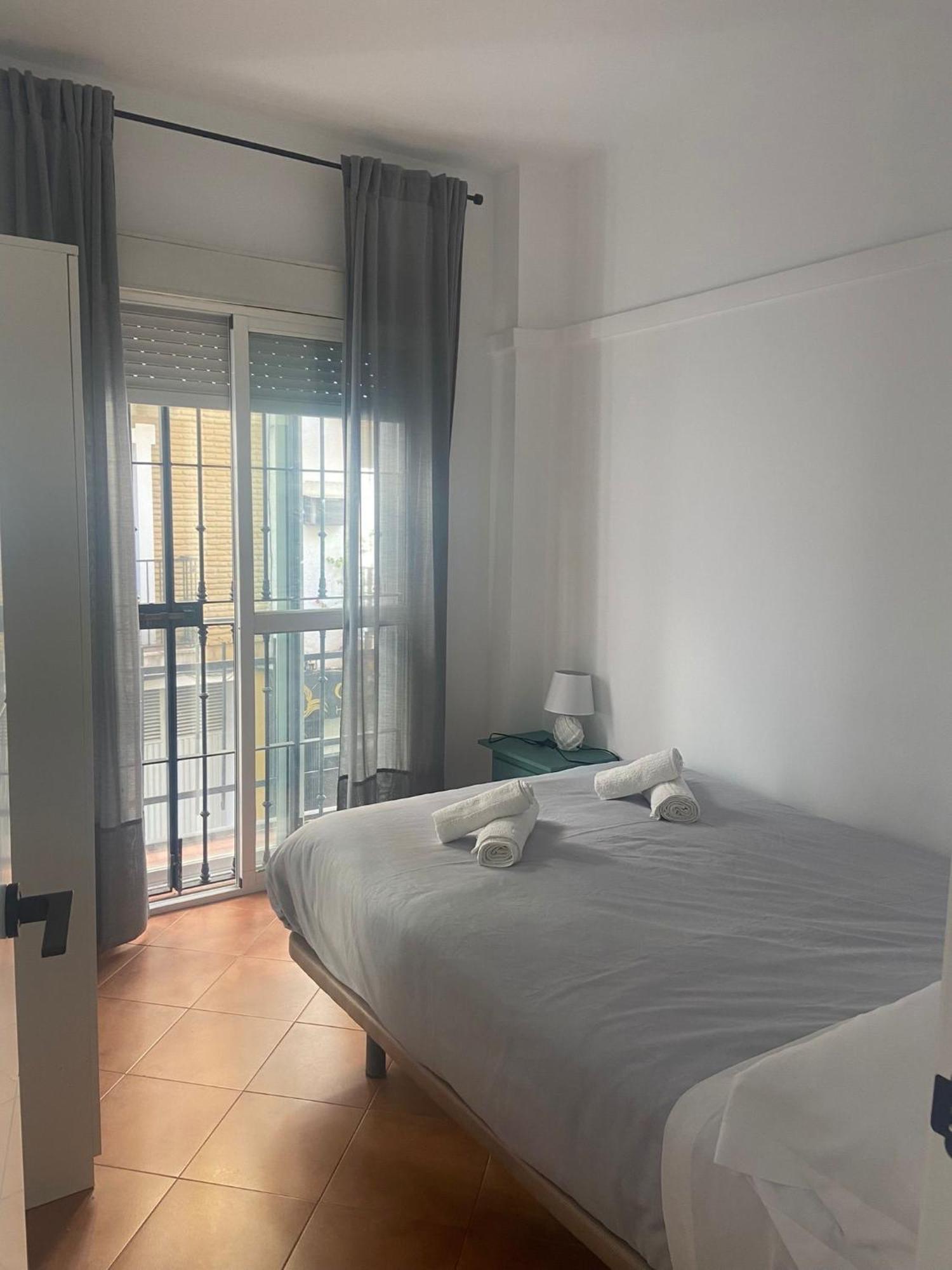Apartamento Plaza De La Alfalfa Sevilla Bagian luar foto
